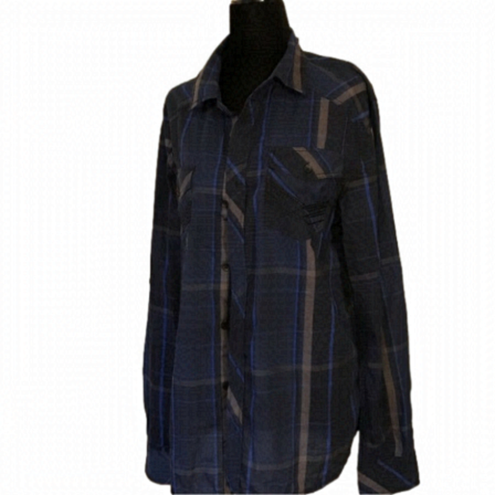 𝅺men’s size medium blue and black plaid button down shirt.  Carbon brand.